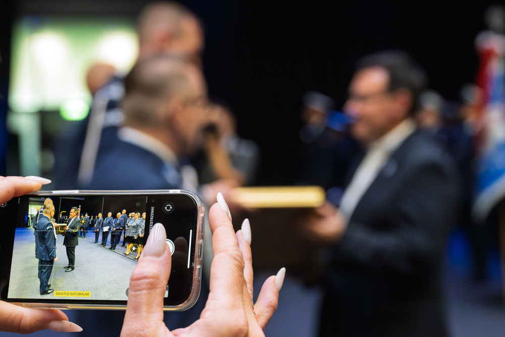 Dyrektor Oddziału IPN w Katowicach odznaczony Medalem 100-lecia Śląskiej Policji. Fot.: IPN Krzysztof Łojko