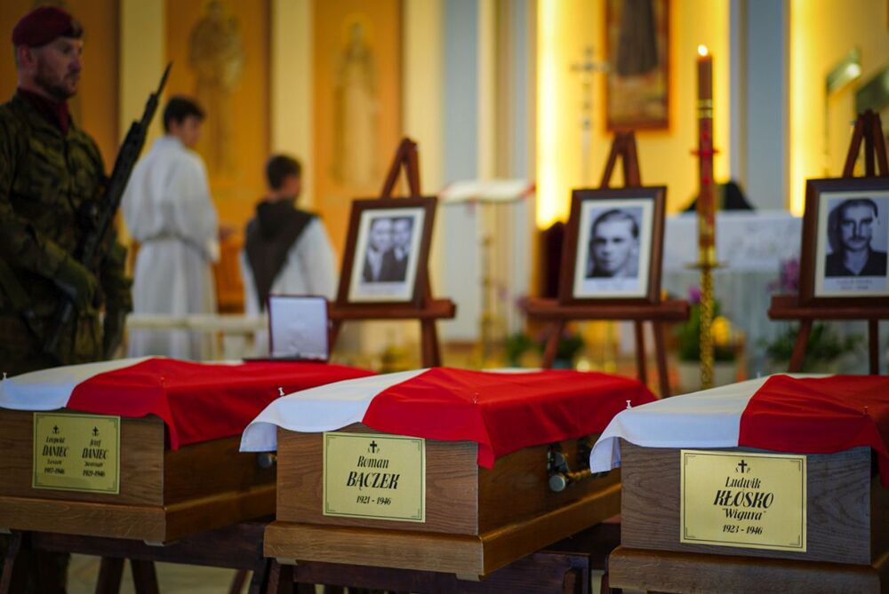 Uroczystości pogrzebowe Żołnierzy Niezłomnych w Górkach Wielkich. Fot. Matesz Niegowski/IPN