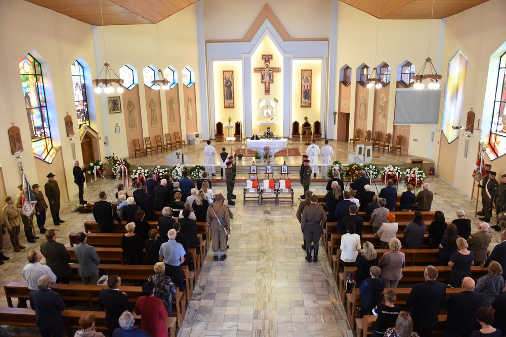 Uroczystości pogrzebowe Żołnierzy Niezłomnych w Górkach Wielkich. Fot. Monika Kobylańska/IPN