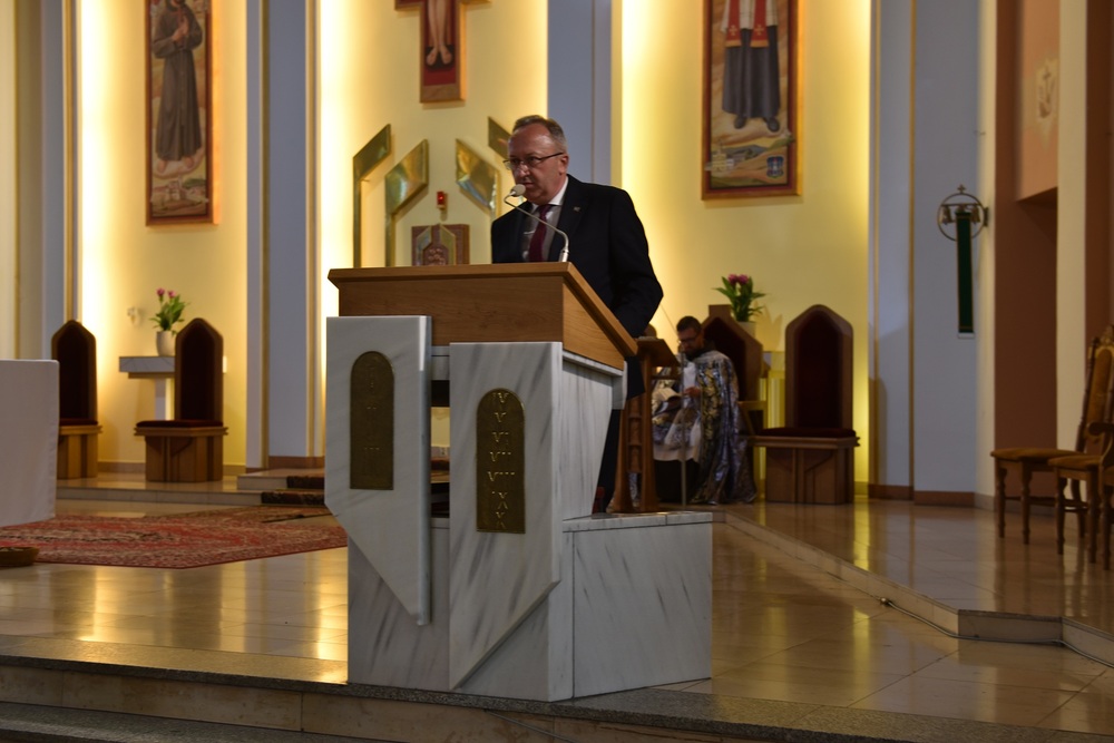 Uroczystości pogrzebowe Żołnierzy Niezłomnych w Górkach Wielkich. Fot. Monika Kobylańska/IPN