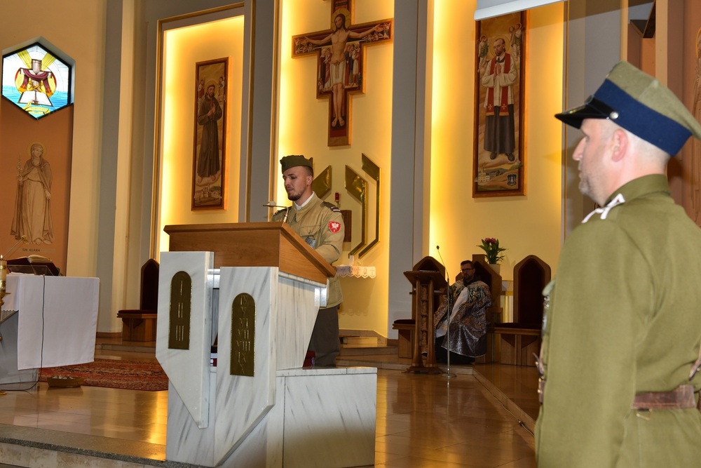 Uroczystości pogrzebowe Żołnierzy Niezłomnych w Górkach Wielkich. Fot. Monika Kobylańska/IPN