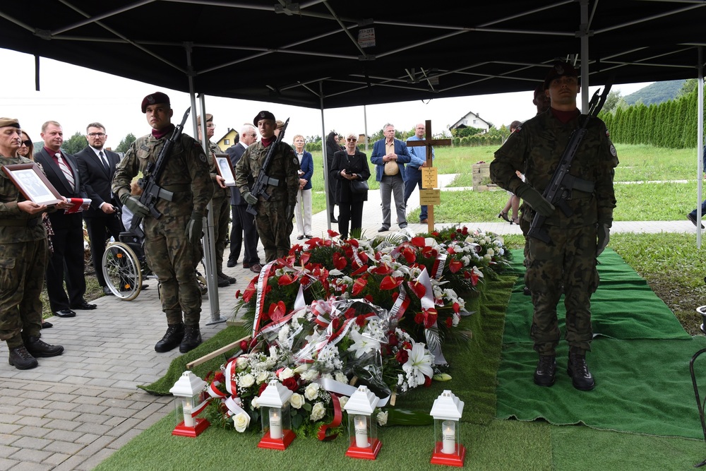 Uroczystości pogrzebowe Żołnierzy Niezłomnych w Górkach Wielkich. Fot. Monika Kobylańska/IPN