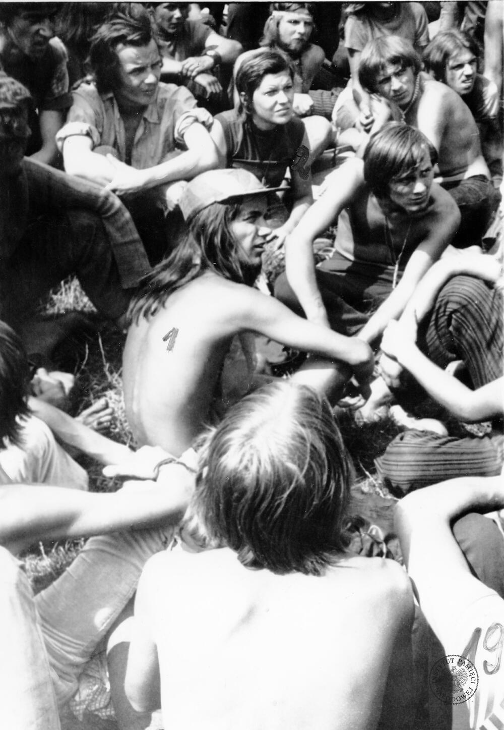 „Wskazówka” z Przemyśla (1), „Szpona” z Warszawy (2; powyżej „Wskazówki”)