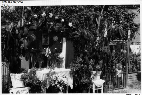 Przygotowania do peregrynacji w Ryczowie, sierpień 1973 r. (IPN Ka 07/224)