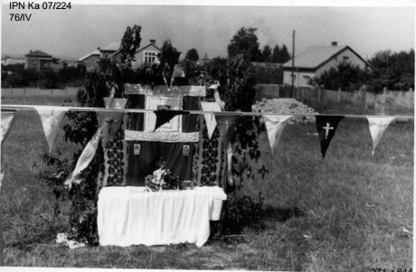 Przygotowania do peregrynacji w Ryczowie, sierpień 1973 r. (IPN Ka 07/224)