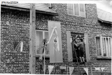 Przygotowania do peregrynacji w Ryczowie, sierpień 1973 r. (IPN Ka 07/224)