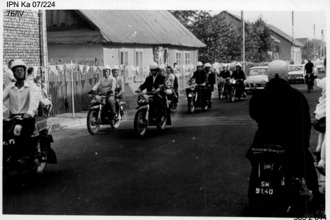 Peregrynacja obrazu Matki Bożej Częstochowskiej w Ryczowie, sierpień 1973 r. (IPN Ka 07/224)