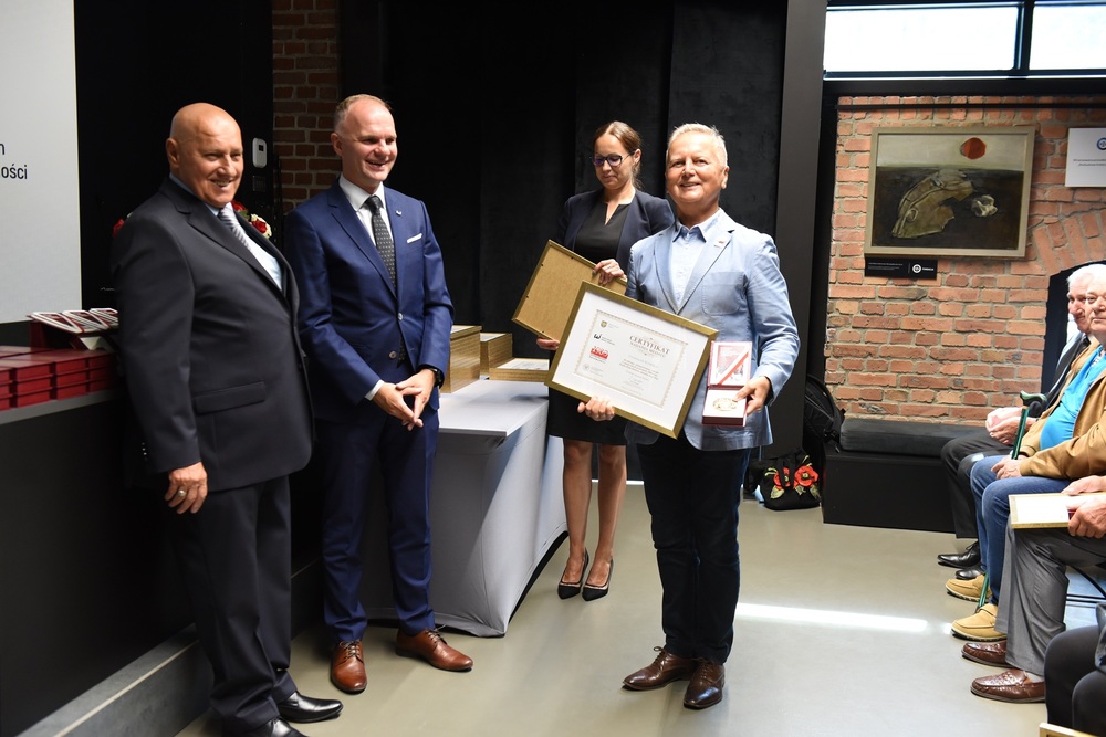 Ceremonia wręczenia medali z okazji 45. rocznicy strajków „Solidarności”. Fot. Monika Kobylańska/IPN