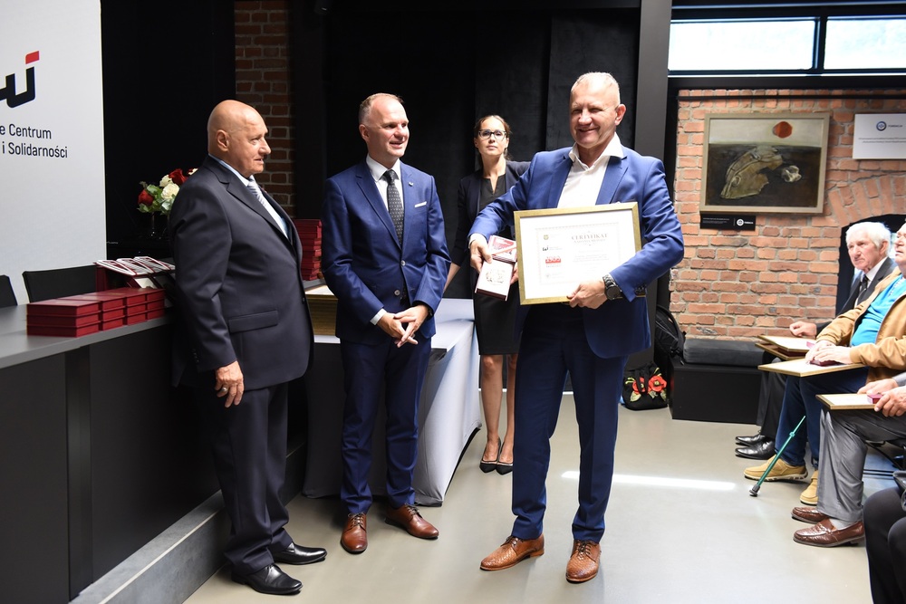 Ceremonia wręczenia medali z okazji 45. rocznicy strajków „Solidarności”. Fot. Monika Kobylańska/IPN