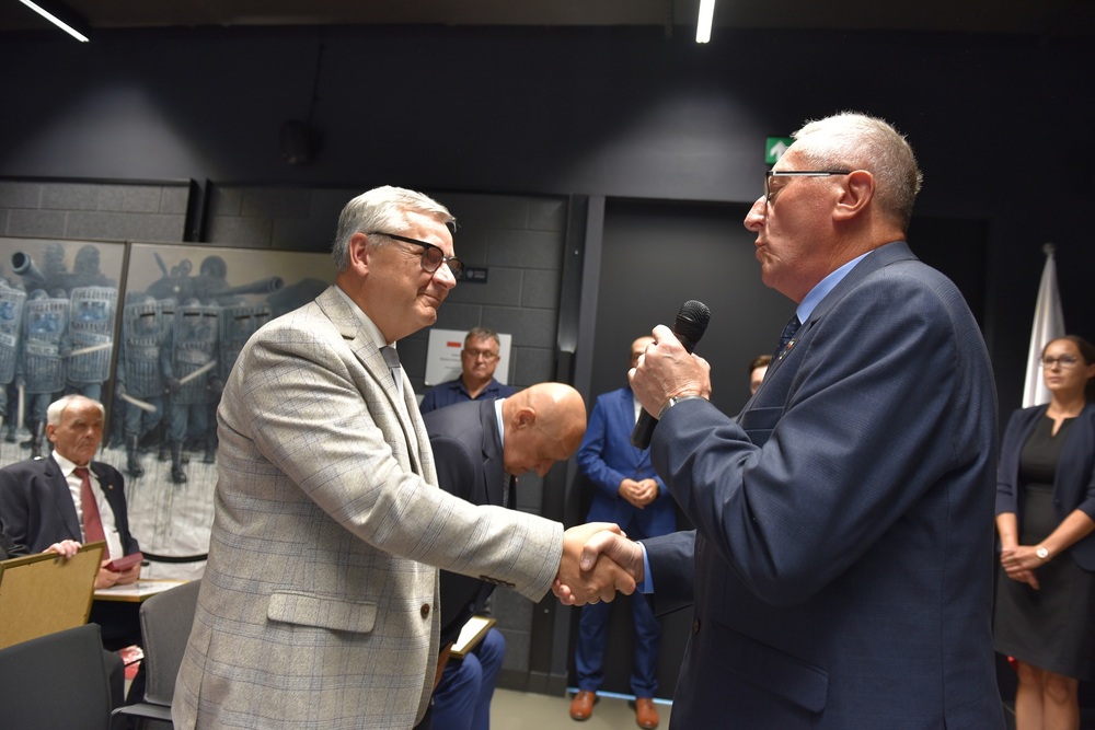 Ceremonia wręczenia medali z okazji 45. rocznicy strajków „Solidarności”. Fot. Monika Kobylańska/IPN