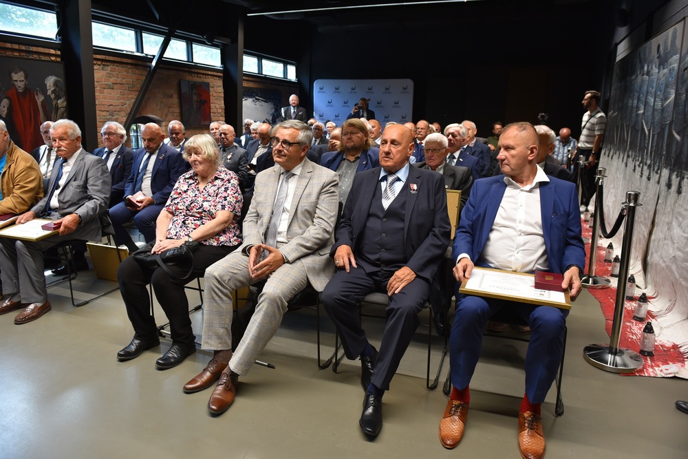 Ceremonia wręczenia medali z okazji 45. rocznicy strajków „Solidarności”. Fot. Monika Kobylańska/IPN
