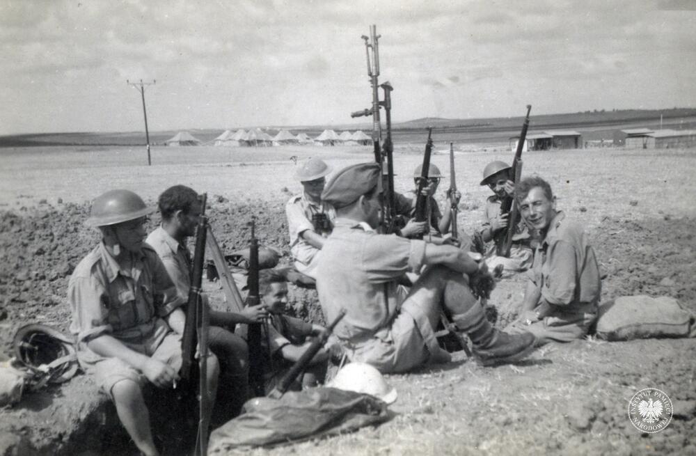 Oddział żołnierzy PSZ w miejscowości Gedera w Palestynie (obecnie Izrael) w czerwcu 1942 r. (IPN Ka 454/107, t. 1)