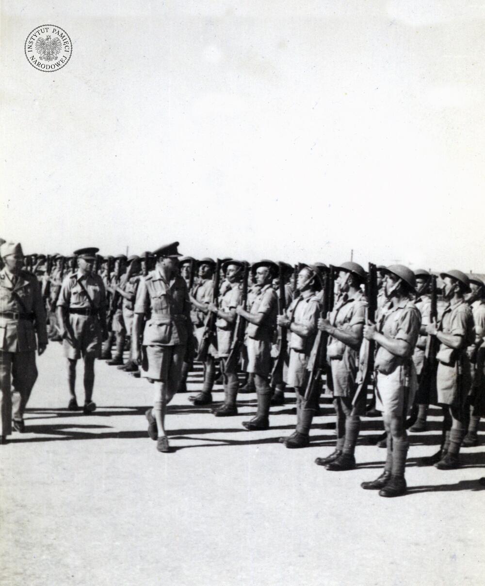 Henryk, książę Gloucester, w czasie wizytacji Samodzielnej Brygady Strzelców Karpackich w miejscowości El-Qastina w Palestynie w maju 1942 r. (IPN Ka 454/107, t. 1)