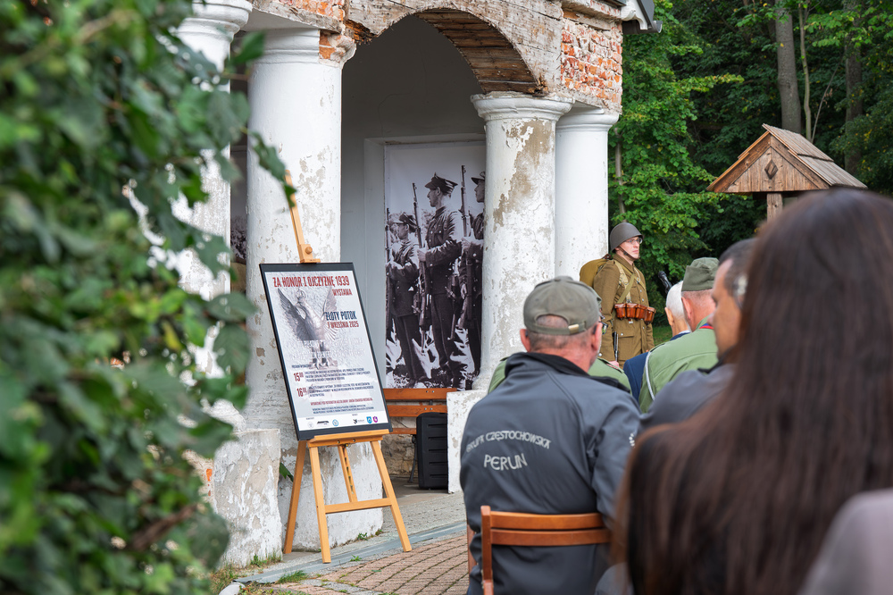 Obchody V Święta Pułkowego 7 Pułku Artylerii Lekkiej i IV Zjazd Rodzin Żołnierzy 7 Dywizji Piechoty. Fot. IPN Krzysztof Łojko