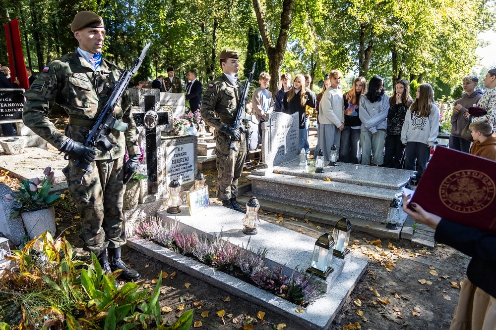 Uroczystość oznaczenia grobu powstańca śląskiego Edwarda Białeckiego znakiem pamięci „Tobie Polsko”. Fot. Łukasz Czechyra/IPN