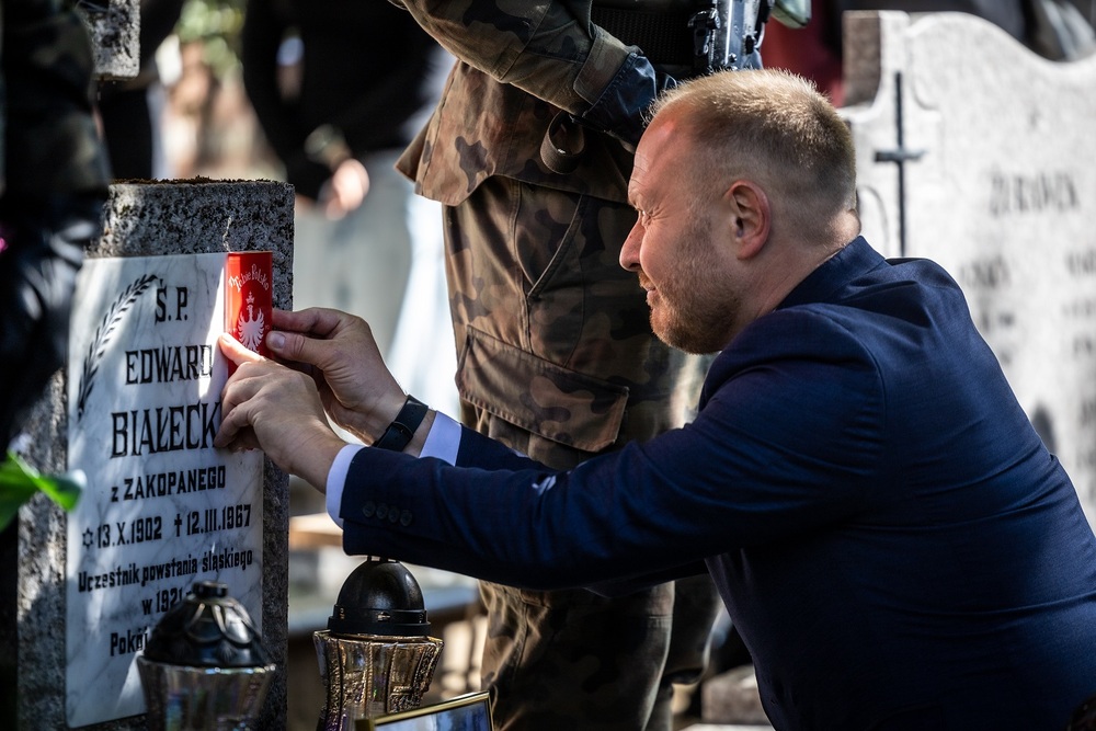 Uroczystość oznaczenia grobu powstańca śląskiego Edwarda Białeckiego znakiem pamięci „Tobie Polsko”. Fot. Łukasz Czechyra/IPN