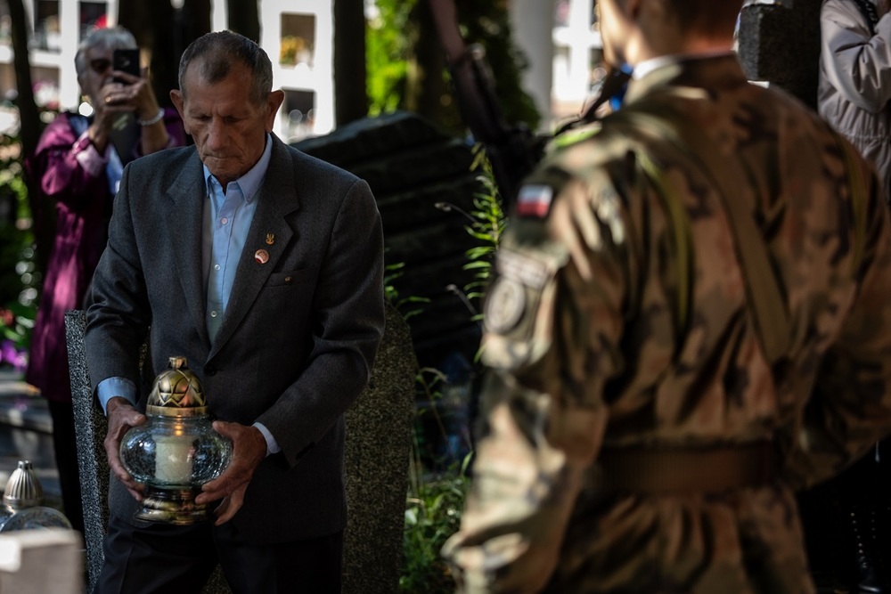 Uroczystość oznaczenia grobu powstańca śląskiego Edwarda Białeckiego znakiem pamięci „Tobie Polsko”. Fot. Łukasz Czechyra/IPN