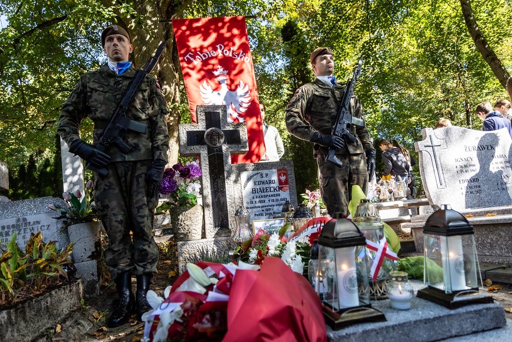 Uroczystość oznaczenia grobu powstańca śląskiego Edwarda Białeckiego znakiem pamięci „Tobie Polsko”. Fot. Łukasz Czechyra/IPN