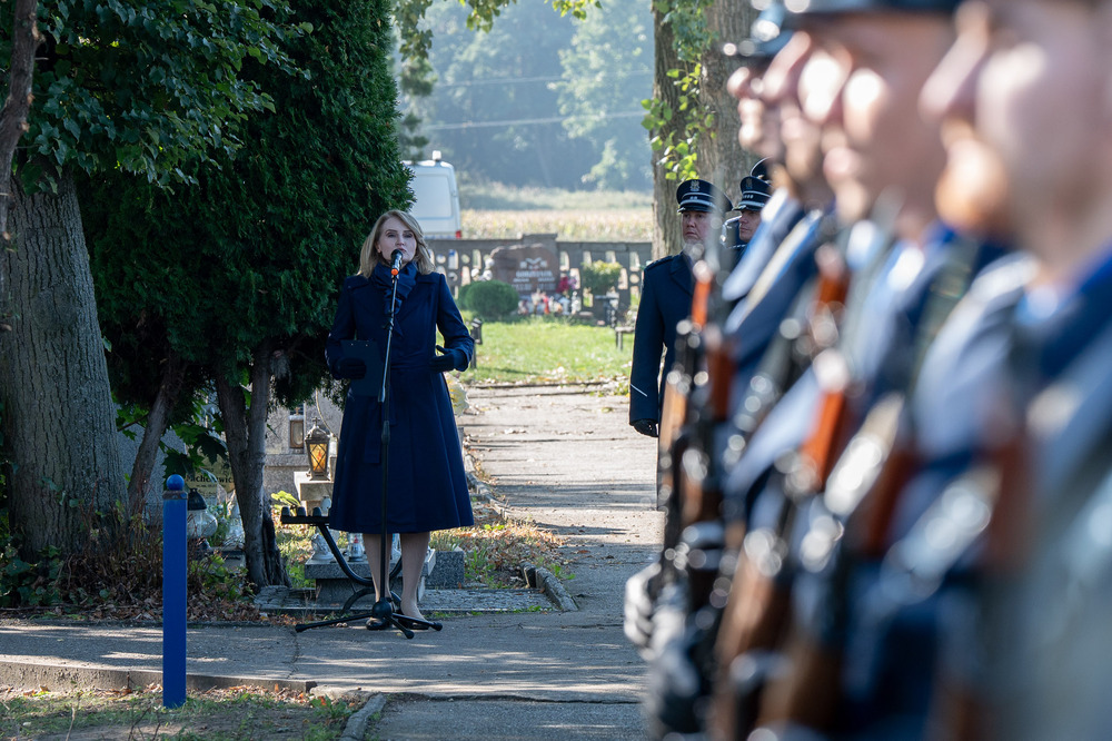 Uroczystość oznaczenia grobu insp. PP Wiktora Ludwikowskiego znakiem pamięci „Tobie Polsko” w Kędzierzynie-Koźlu. Fot.: IPN Krzysztof Łojko