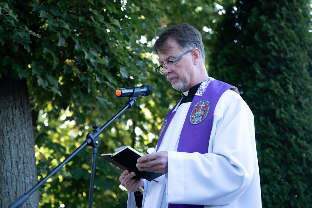 Uroczystość oznaczenia grobu insp. PP Wiktora Ludwikowskiego znakiem pamięci „Tobie Polsko” w Kędzierzynie-Koźlu. Fot.: IPN Krzysztof Łojko