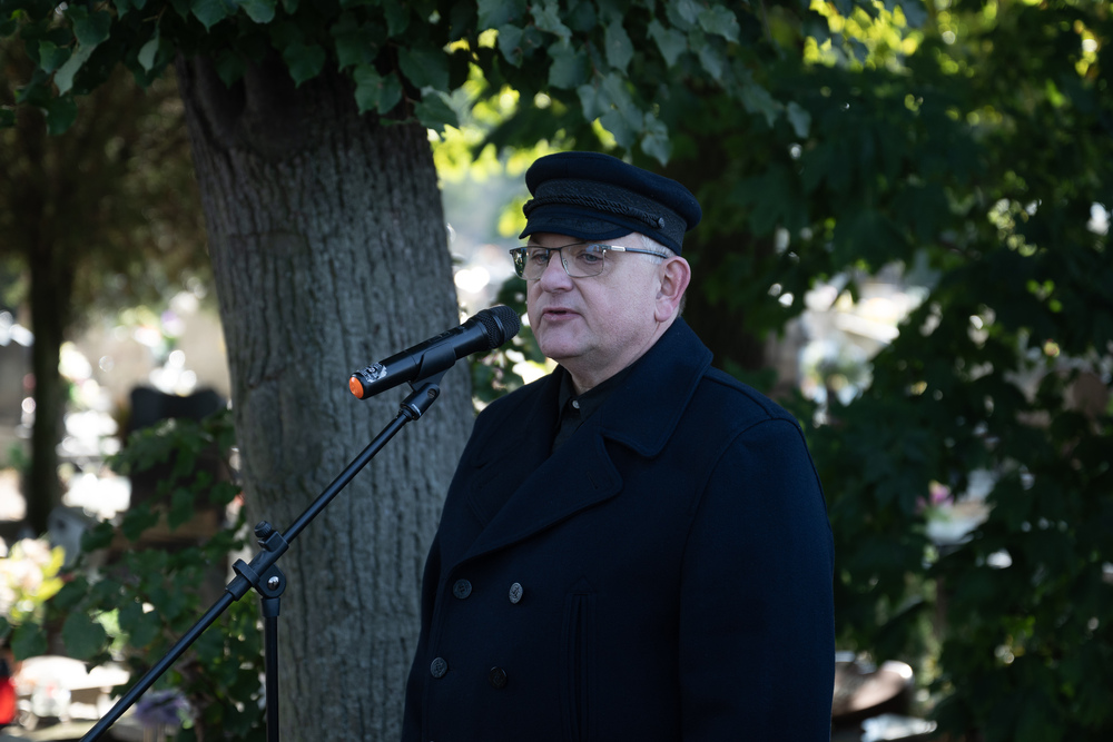 Uroczystość oznaczenia grobu insp. PP Wiktora Ludwikowskiego znakiem pamięci „Tobie Polsko” w Kędzierzynie-Koźlu. Fot.: IPN Krzysztof Łojko