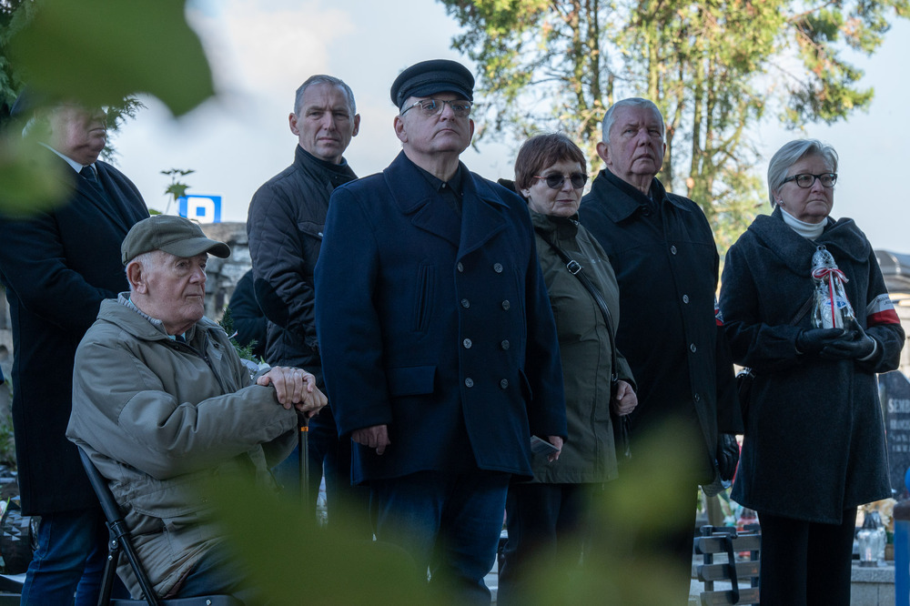 Uroczystość oznaczenia grobu insp. PP Wiktora Ludwikowskiego znakiem pamięci „Tobie Polsko” w Kędzierzynie-Koźlu. Fot.: IPN Krzysztof Łojko
