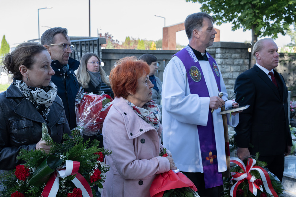 Uroczystość oznaczenia grobu insp. PP Wiktora Ludwikowskiego znakiem pamięci „Tobie Polsko” w Kędzierzynie-Koźlu. Fot.: IPN Krzysztof Łojko