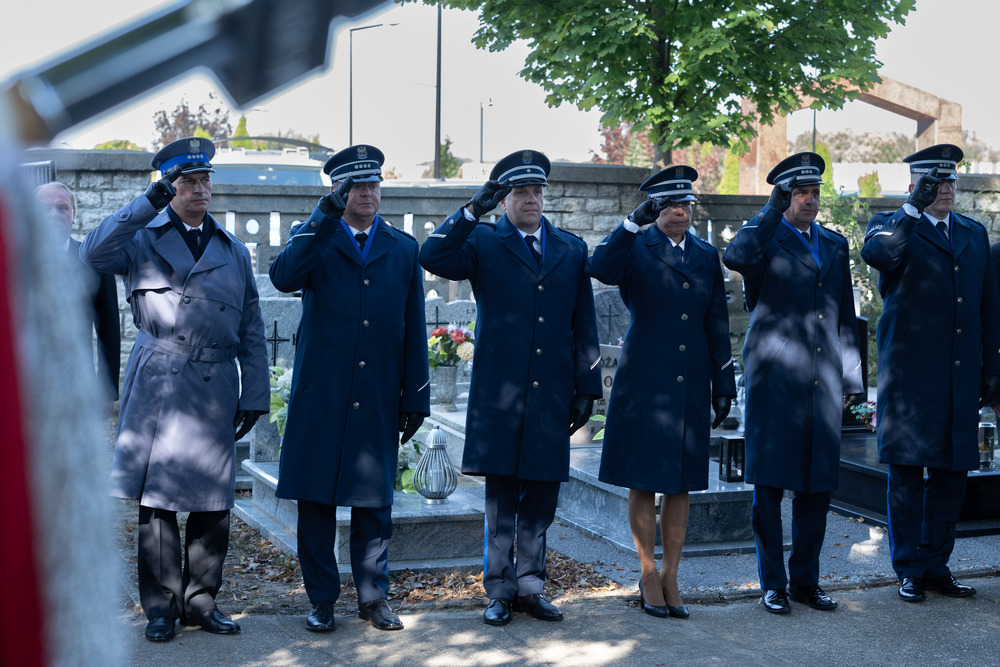 Uroczystość oznaczenia grobu insp. PP Wiktora Ludwikowskiego znakiem pamięci „Tobie Polsko” w Kędzierzynie-Koźlu. Fot.: IPN Krzysztof Łojko