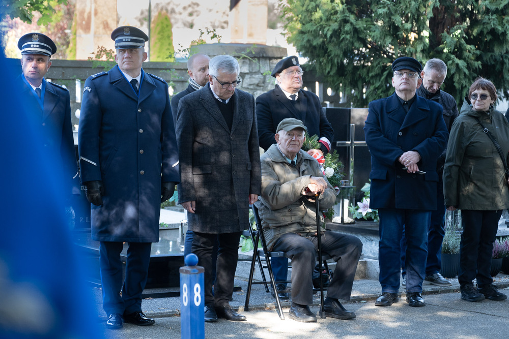 Uroczystość oznaczenia grobu insp. PP Wiktora Ludwikowskiego znakiem pamięci „Tobie Polsko” w Kędzierzynie-Koźlu. Fot.: IPN Krzysztof Łojko