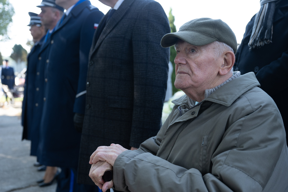 Uroczystość oznaczenia grobu insp. PP Wiktora Ludwikowskiego znakiem pamięci „Tobie Polsko” w Kędzierzynie-Koźlu. Fot.: IPN Krzysztof Łojko