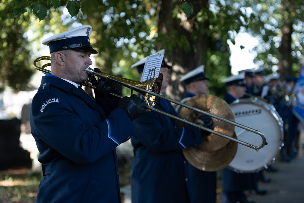 Uroczystość oznaczenia grobu insp. PP Wiktora Ludwikowskiego znakiem pamięci „Tobie Polsko” w Kędzierzynie-Koźlu. Fot.: IPN Krzysztof Łojko
