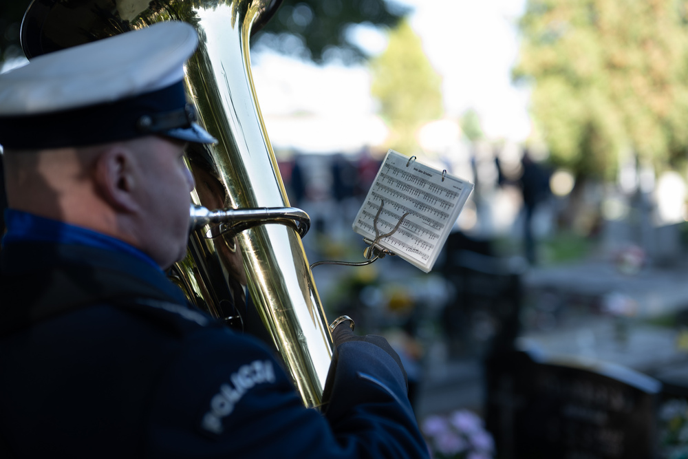 Uroczystość oznaczenia grobu insp. PP Wiktora Ludwikowskiego znakiem pamięci „Tobie Polsko” w Kędzierzynie-Koźlu. Fot.: IPN Krzysztof Łojko