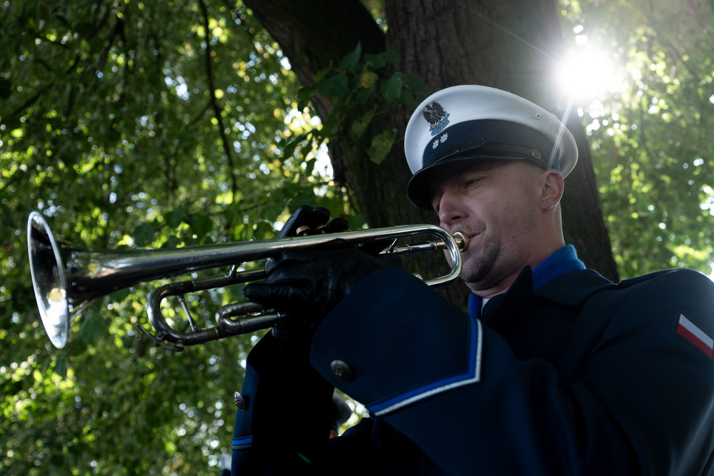 Uroczystość oznaczenia grobu insp. PP Wiktora Ludwikowskiego znakiem pamięci „Tobie Polsko” w Kędzierzynie-Koźlu. Fot.: IPN Krzysztof Łojko