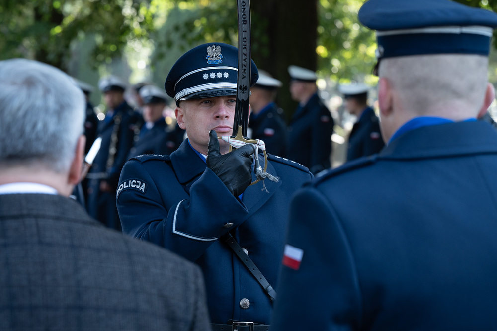 Uroczystość oznaczenia grobu insp. PP Wiktora Ludwikowskiego znakiem pamięci „Tobie Polsko” w Kędzierzynie-Koźlu. Fot.: IPN Krzysztof Łojko