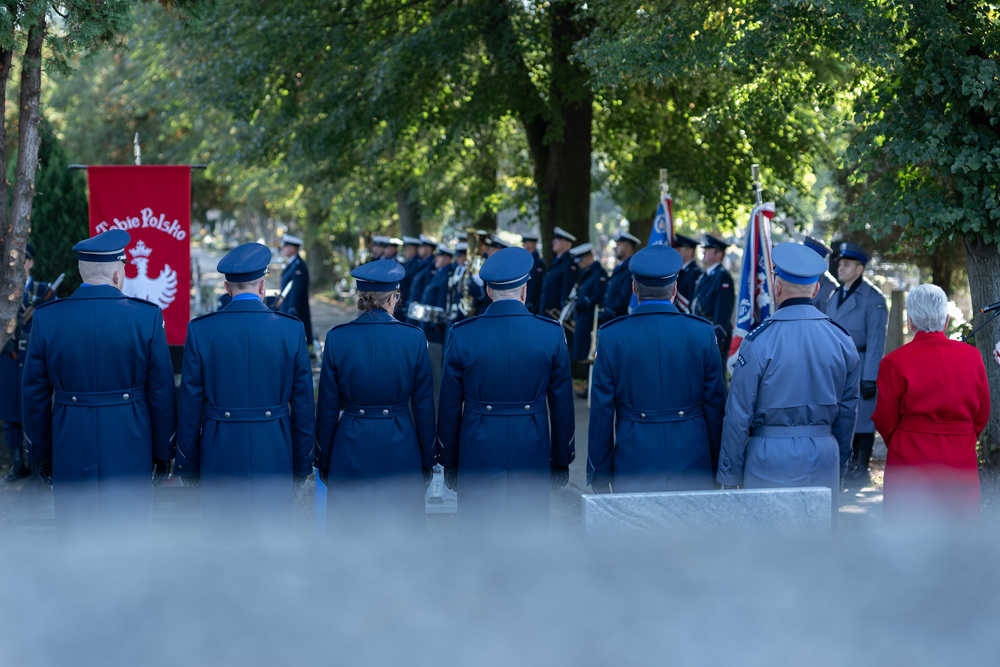 Uroczystość oznaczenia grobu insp. PP Wiktora Ludwikowskiego znakiem pamięci „Tobie Polsko” w Kędzierzynie-Koźlu. Fot.: IPN Krzysztof Łojko