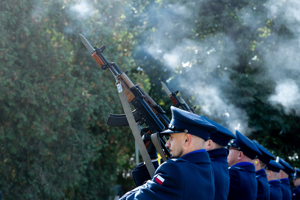 Uroczystość oznaczenia grobu insp. PP Wiktora Ludwikowskiego znakiem pamięci „Tobie Polsko” w Kędzierzynie-Koźlu. Fot.: IPN Krzysztof Łojko