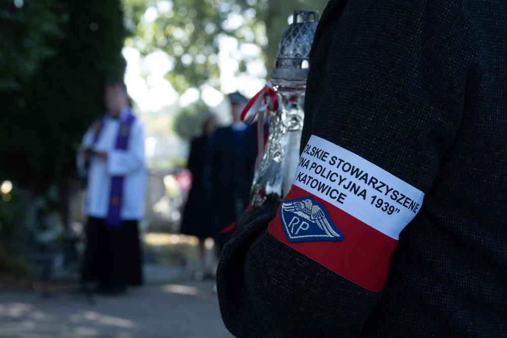 Uroczystość oznaczenia grobu insp. PP Wiktora Ludwikowskiego znakiem pamięci „Tobie Polsko” w Kędzierzynie-Koźlu. Fot.: IPN Krzysztof Łojko