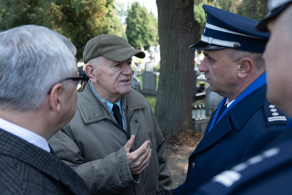 Uroczystość oznaczenia grobu insp. PP Wiktora Ludwikowskiego znakiem pamięci „Tobie Polsko” w Kędzierzynie-Koźlu. Fot.: IPN Krzysztof Łojko