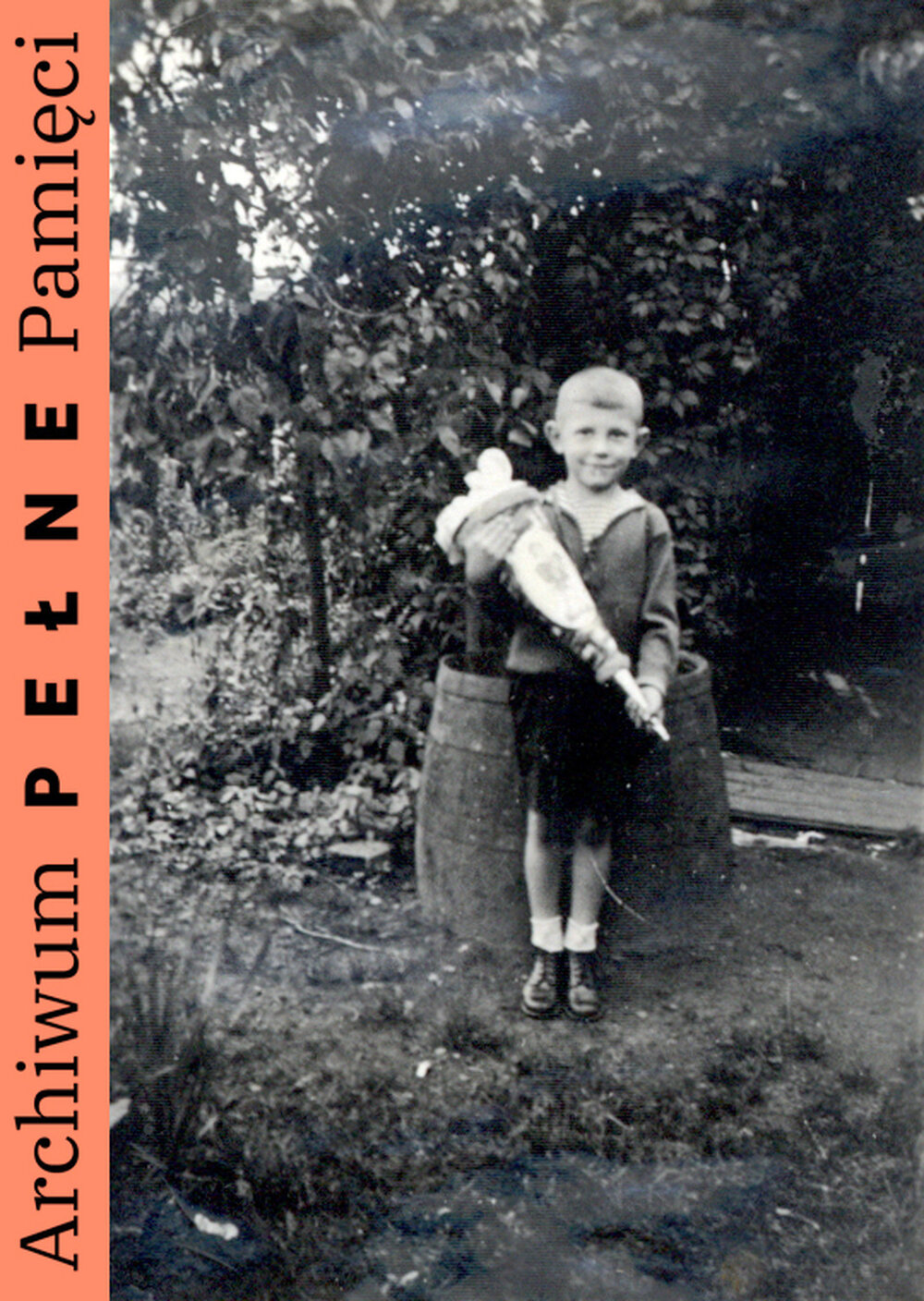 Jerzy Kuczka w dniu rozpoczęcia nauki w I klasie Szkoły Powszechnej, sygn. IPN Ka 454/131