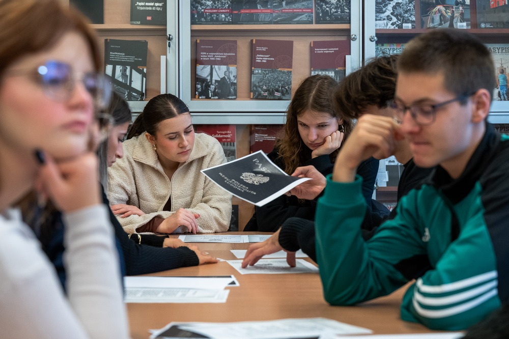 Zajęcia edukacyjne „Co kryją archiwa IPN?”. Fot.: IPN Krzysztof Łojko