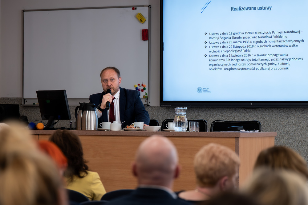 Oddział IPN w Katowicach przedstawił ofertę dla szkół Zakładu Doskonalenia Zawodowego. Fot.: IPN Krzysztof Łojko