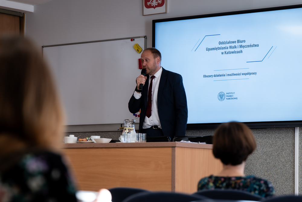 Oddział IPN w Katowicach przedstawił ofertę dla szkół Zakładu Doskonalenia Zawodowego. Fot.: IPN Krzysztof Łojko