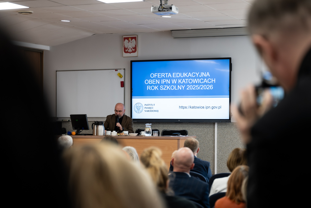 Oddział IPN w Katowicach przedstawił ofertę dla szkół Zakładu Doskonalenia Zawodowego. Fot.: IPN Krzysztof Łojko