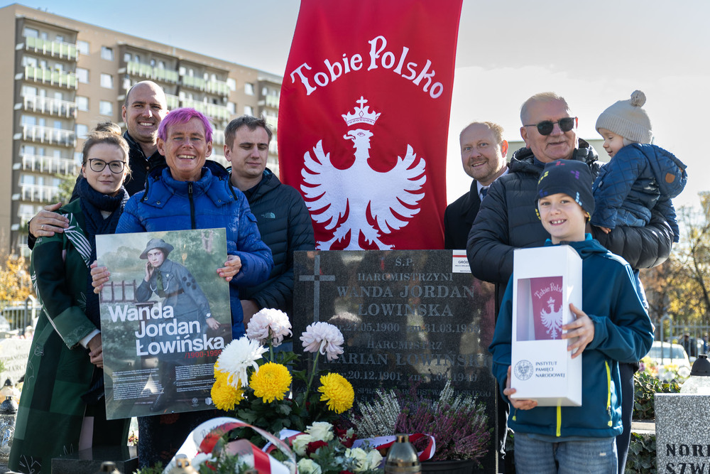 Uroczystość oznaczenia znakiem pamięci „Tobie Polsko” grobu uczestniczki III powstania śląskiego hm. Wandy Jordan-Łowińskiej – Katowice. Fot.: IPN Krzysztof Łojko