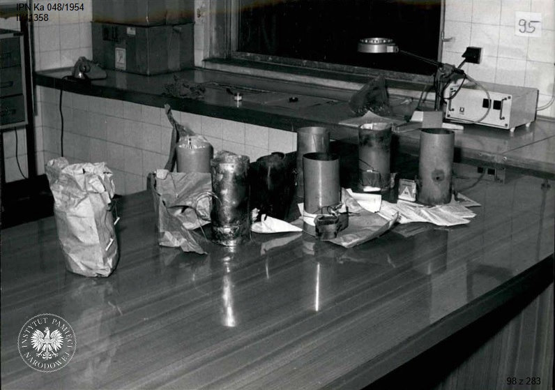 Ładunki w milicyjnym laboratorium (IPN Ka 048/1954)