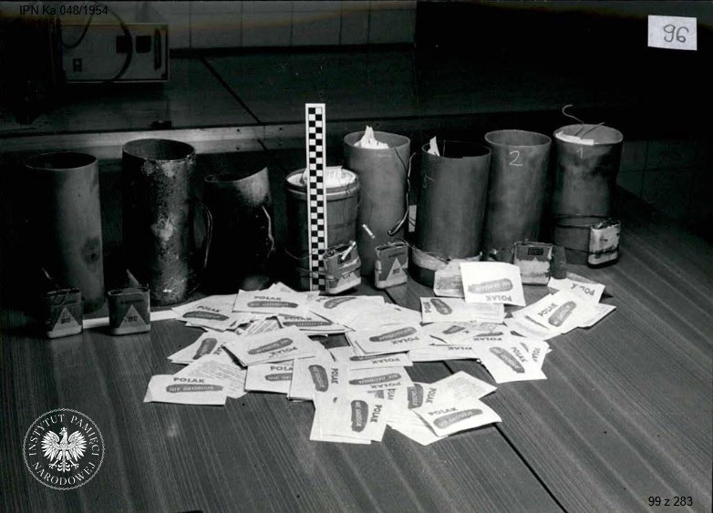 Ładunki w milicyjnym laboratorium (IPN Ka 048/1954)