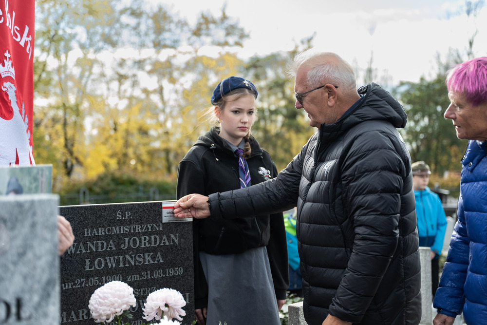 Uroczystość oznaczenia znakiem pamięci „Tobie Polsko” grobu uczestniczki III powstania śląskiego hm. Wandy Jordan-Łowińskiej – Katowice. Fot.: IPN Krzysztof Łojko