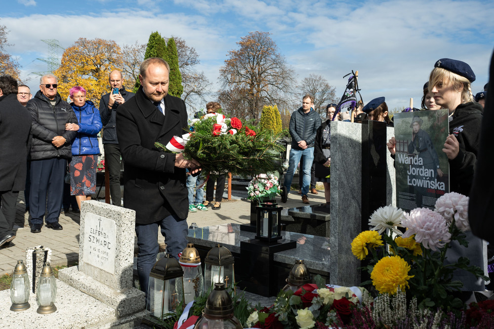 Uroczystość oznaczenia znakiem pamięci „Tobie Polsko” grobu uczestniczki III powstania śląskiego hm. Wandy Jordan-Łowińskiej – Katowice. Fot.: IPN Krzysztof Łojko