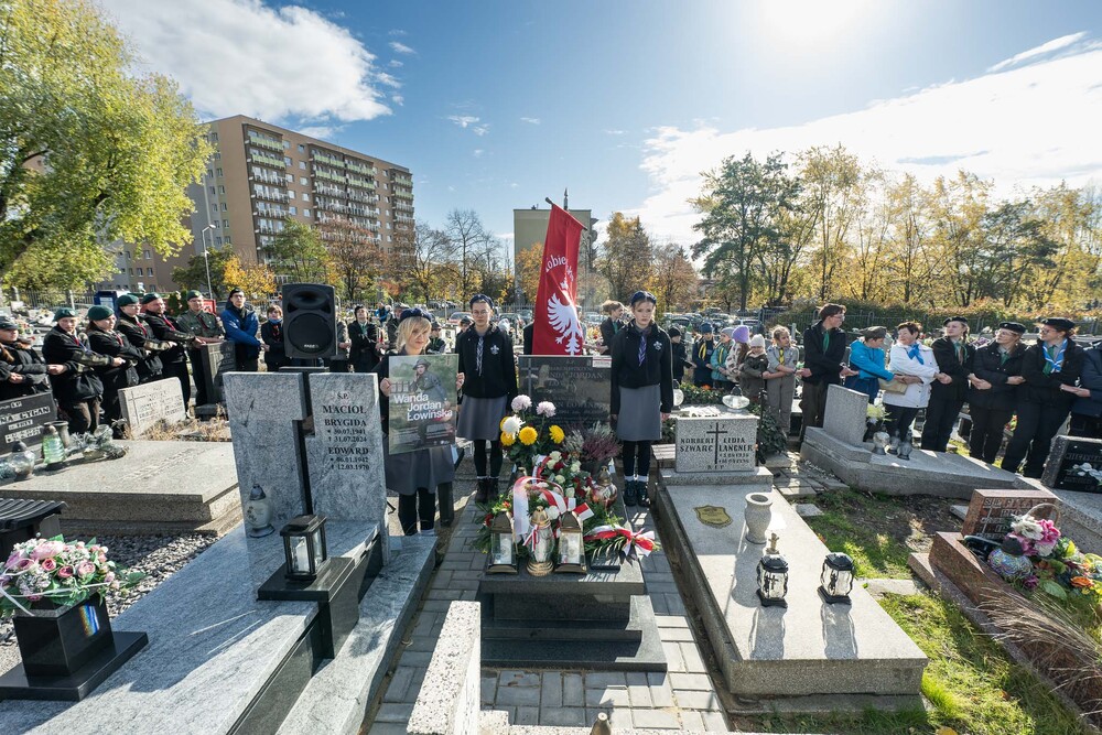 Uroczystość oznaczenia znakiem pamięci „Tobie Polsko” grobu uczestniczki III powstania śląskiego hm. Wandy Jordan-Łowińskiej – Katowice. Fot.: IPN Krzysztof Łojko