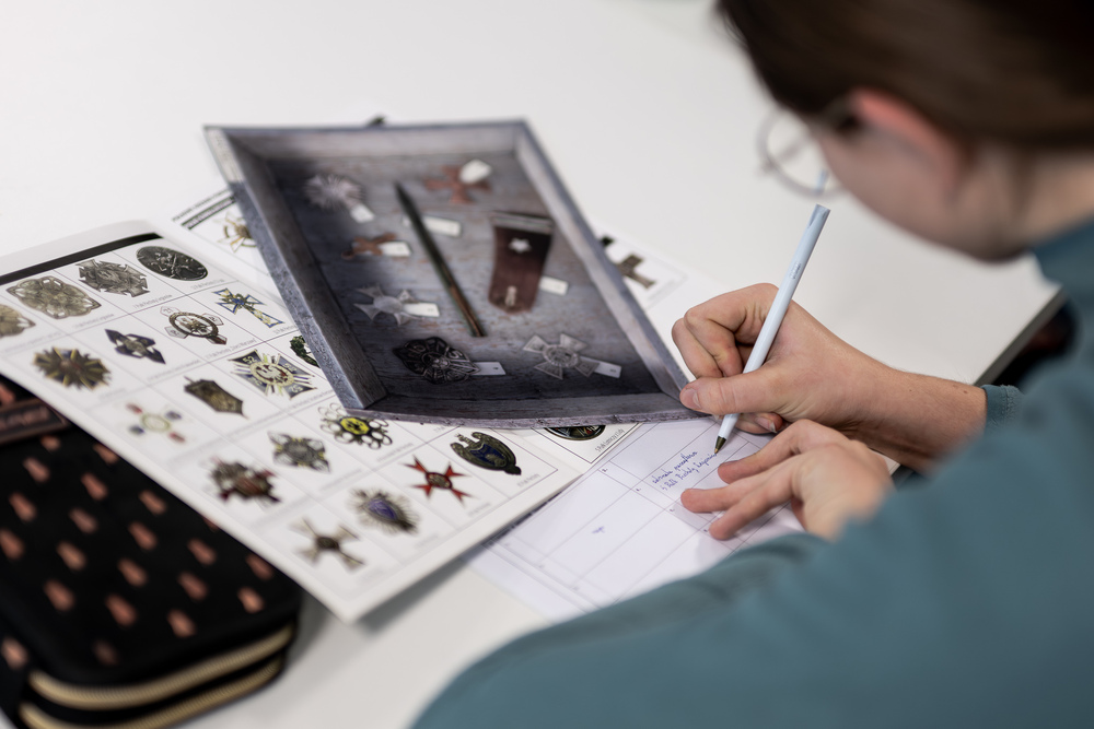 Zajęcia, które uczą pamięci: uczniowie prowadzą „Śledztwo katyńskie”. Fot.: IPN Krzysztof Łojko